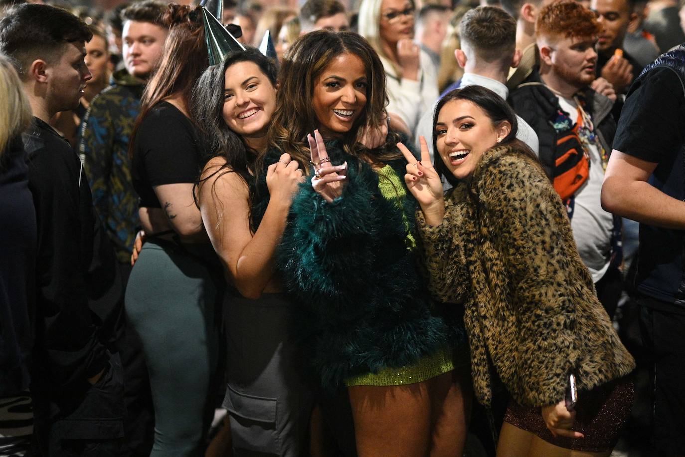 Fotos: Manchester no teme al Covid: así fue su loca fiesta de Nochevieja