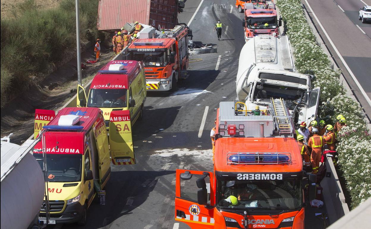 Accidente de un camión ocurrido en julio en el 'bypass', en Sagunto.