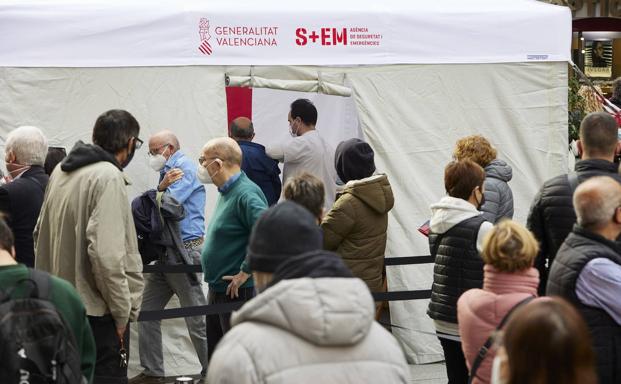 Sanidad comienza a citar a los valencianos mayores de 50 años para la tercera dosis de la vacuna contra el Covid