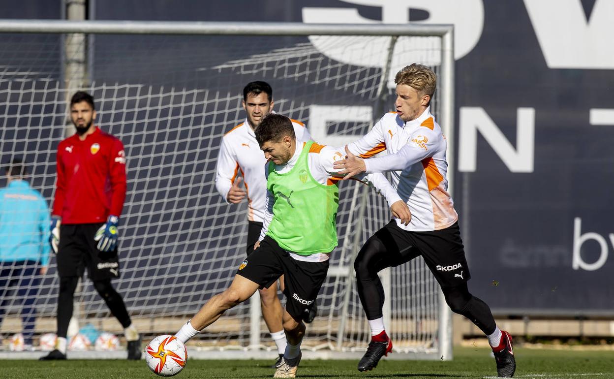 Vallejo y Wass, en el entrenamiento.