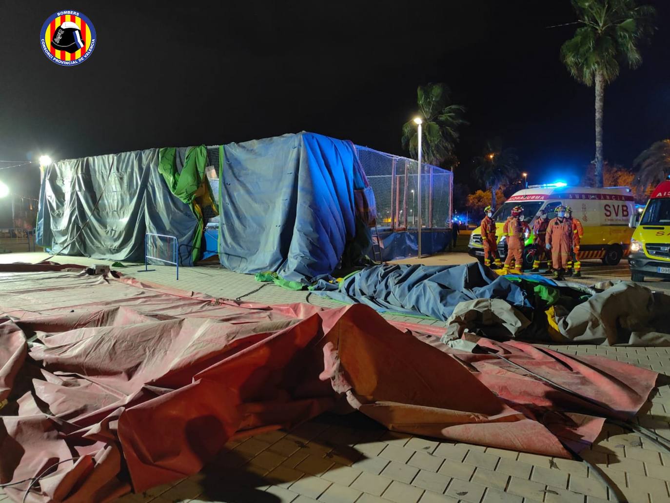 Tragedia en Mislata. Un castillo hinchable instalado en la localidad ha salido volando por el viento este martes por la tarde cuando varios niños saltaban con él. El suceso ha dejado a varios menores heridos de gravedad. 