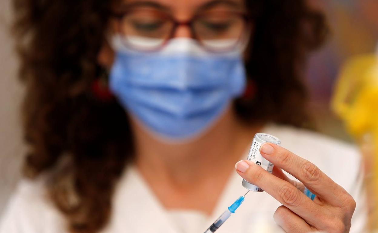 Un total de 544.980 alicantinos han recibido la vacuna extra contra el coronavirus. 