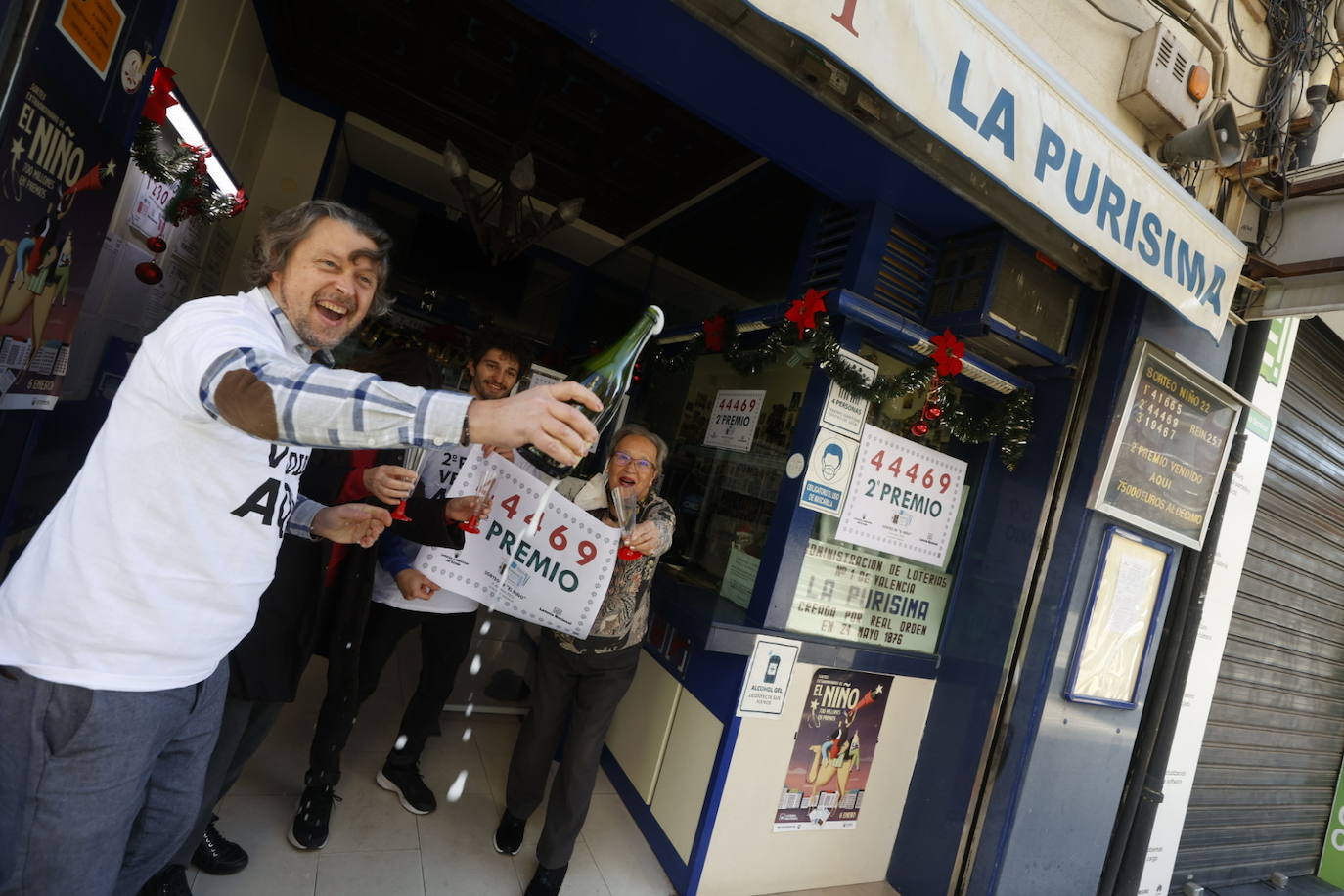 Celebración en la administración La Purísima de la Avda Oeste, 1 de Valencia. 