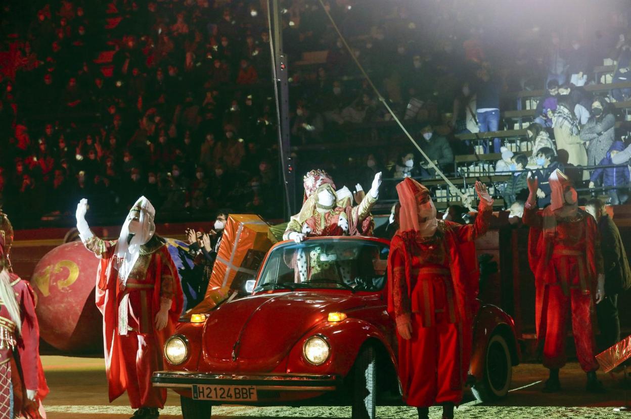 La cabalgata de este año, celebrada en la plaza de toros de Valencia. 