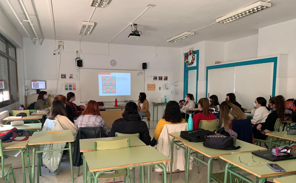 Reunión con jóvenes de la ciudad.