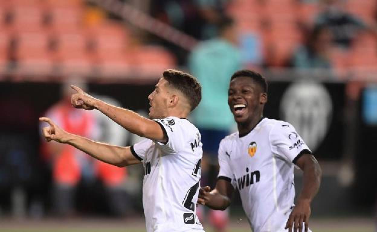 Manu Vallejo celebrando unos de sus goles la temporada pasada. 