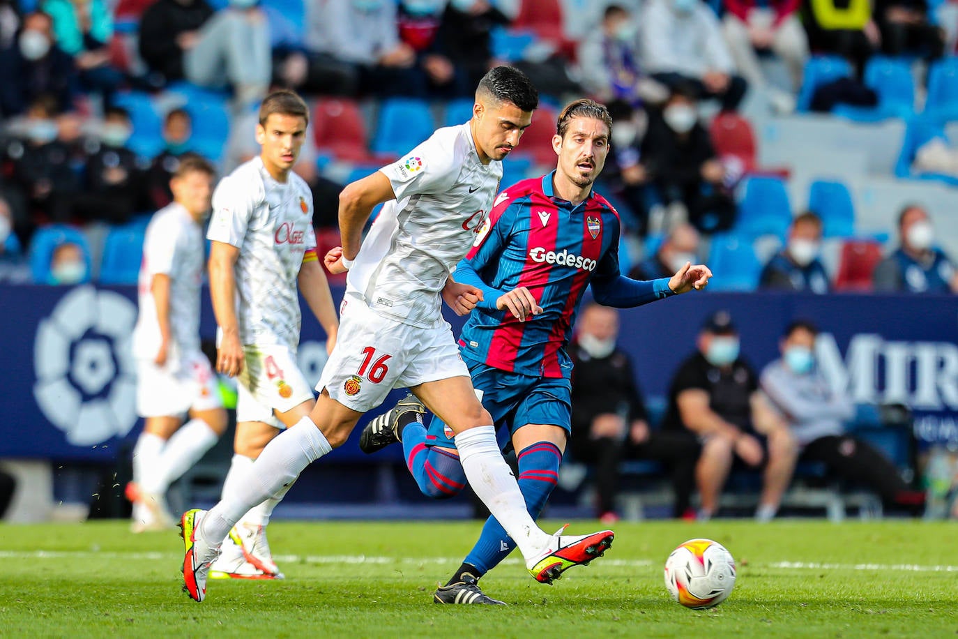 Fotos: Todas las fotos del partido Levante UD - RCD Mallorca en el estado Ciutat de Valencia