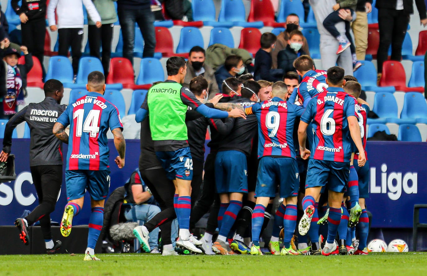 Fotos: Todas las fotos del partido Levante UD - RCD Mallorca en el estado Ciutat de Valencia