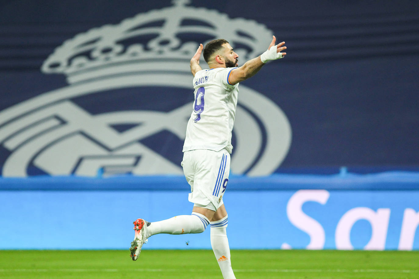 Fotos: Todas las fotos del partido Real Madrid - Valencia CF en el Bernabéu