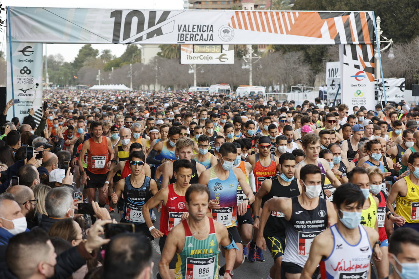 Fotos: Búscate en la salida de la carrera 10K Ibercaja de Valencia