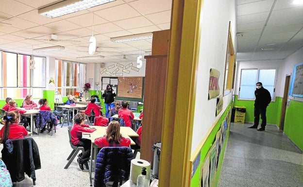 Las clases vuelven con el 70% de los niños sin vacunar y críticas a las nuevas cuarentenas