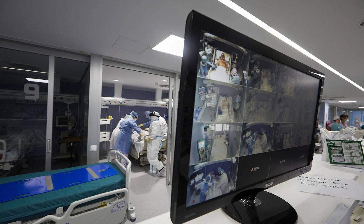 Pacientes en la UCI de un hospital de Valencia. 