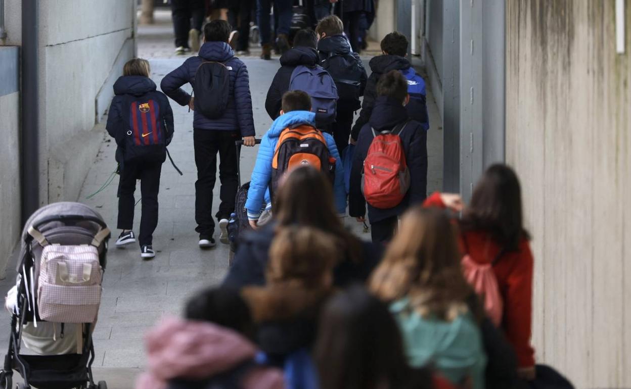 Los alumnos regresan después de vacaciones con un nuevo protocolo debido al aumento del número de contagios durante las fiestas navideñas.