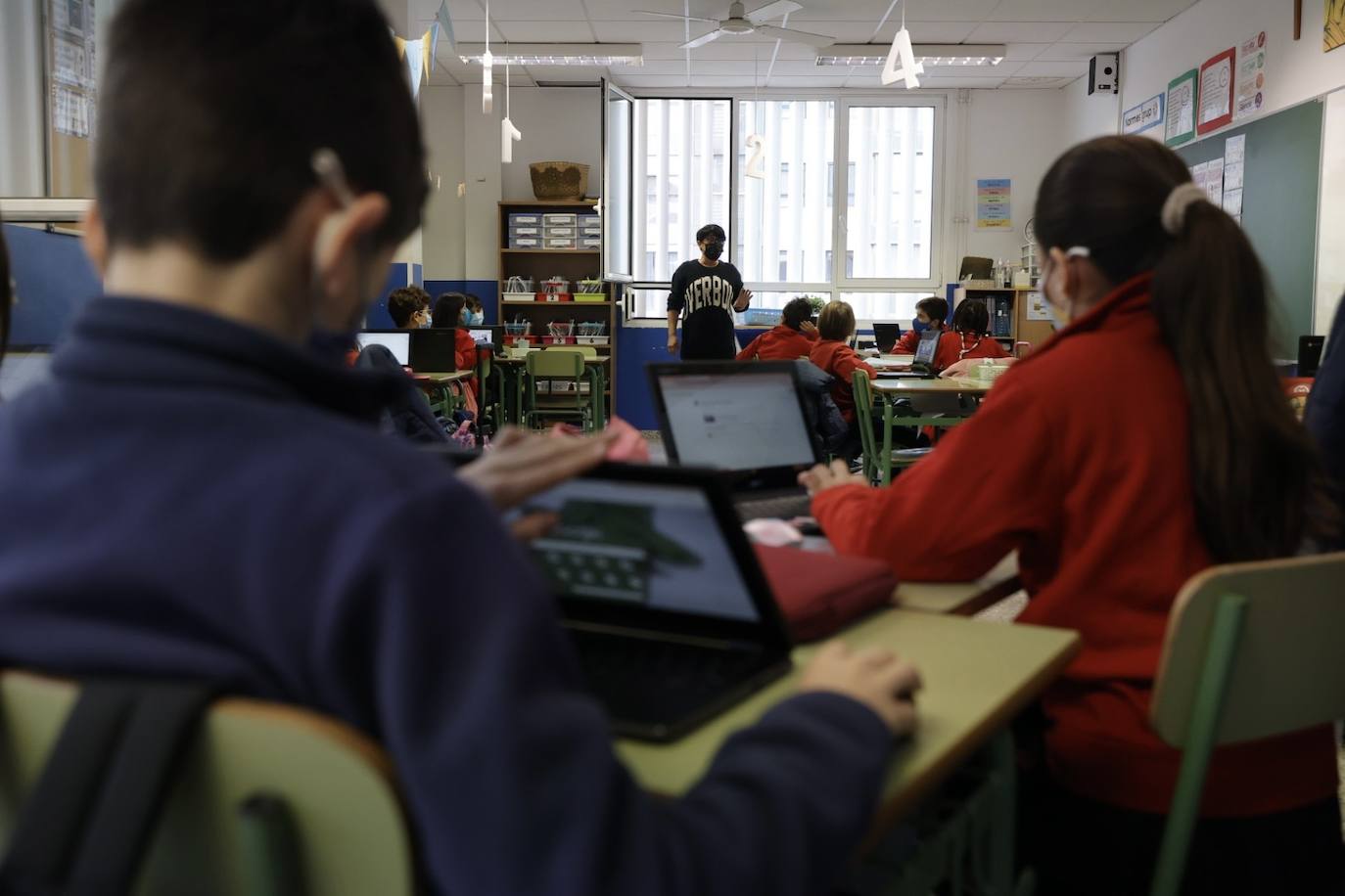 La vuelta al cole de los niños en Valencia tras las vacaciones navideñas se ha producido con normalidad y con un nuevo protocolo de actuación en caso de que se detecten contagios. 