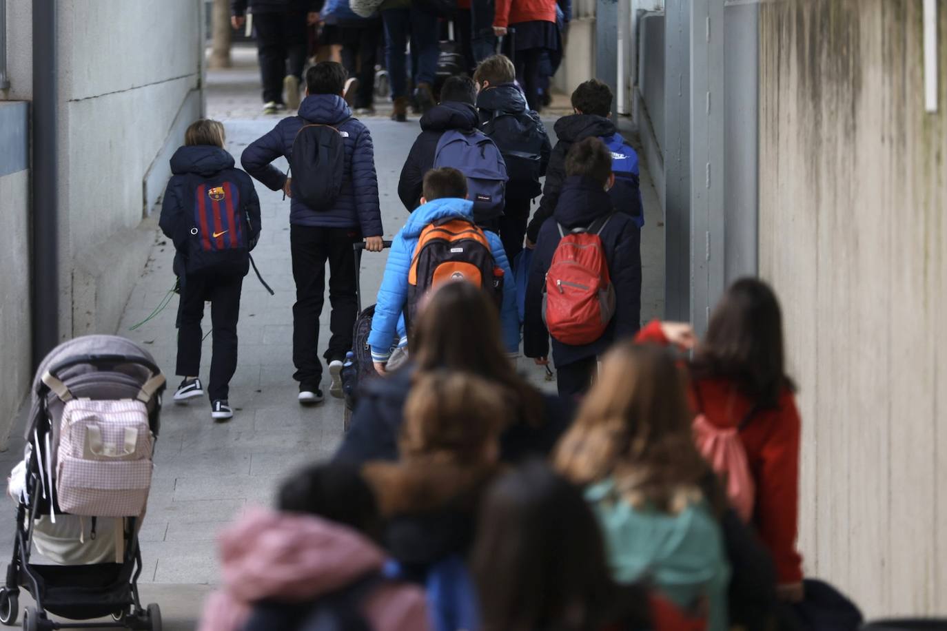 La vuelta al cole de los niños en Valencia tras las vacaciones navideñas se ha producido con normalidad y con un nuevo protocolo de actuación en caso de que se detecten contagios. 