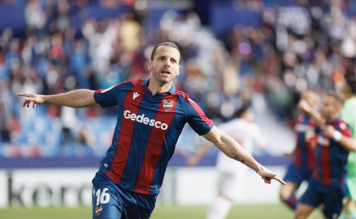 Soldado celebra el gol que abrió la victoria contra el Mallorca el sábado en el Ciutat.  