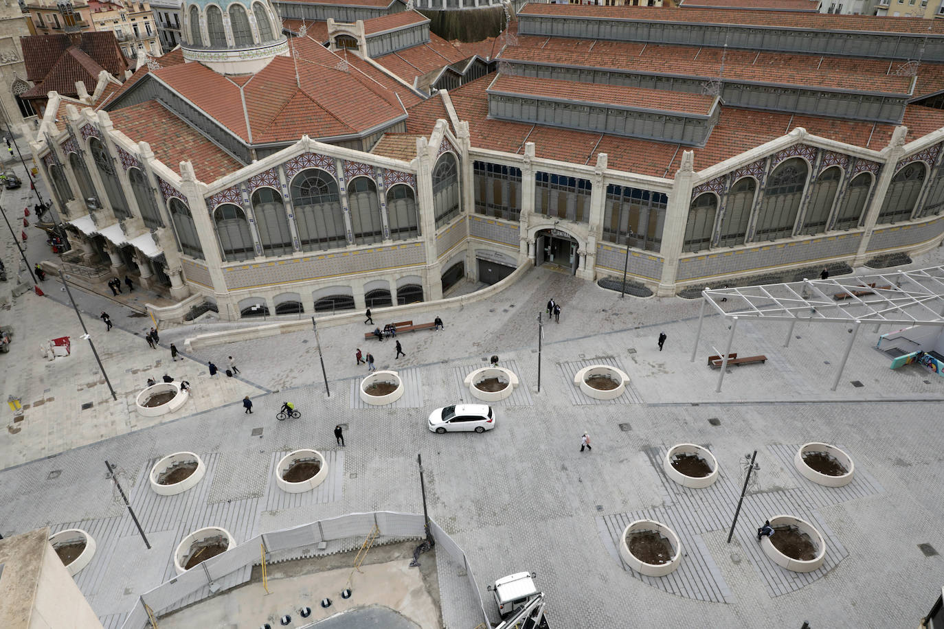 Fotos: La plaza de Brujas de Valencia se reabre al tráfico