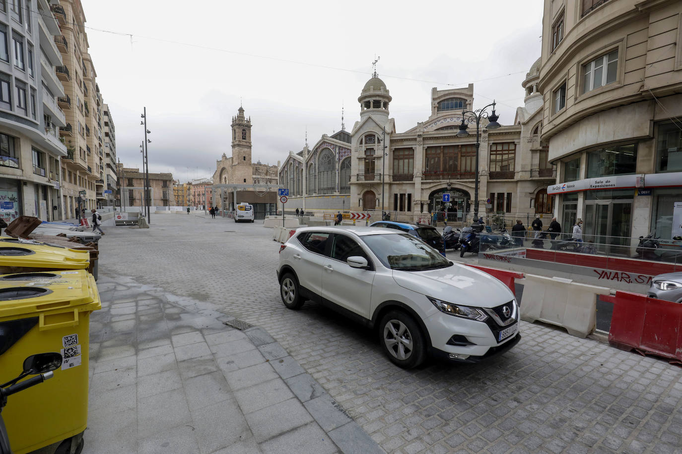 Fotos: La plaza de Brujas de Valencia se reabre al tráfico