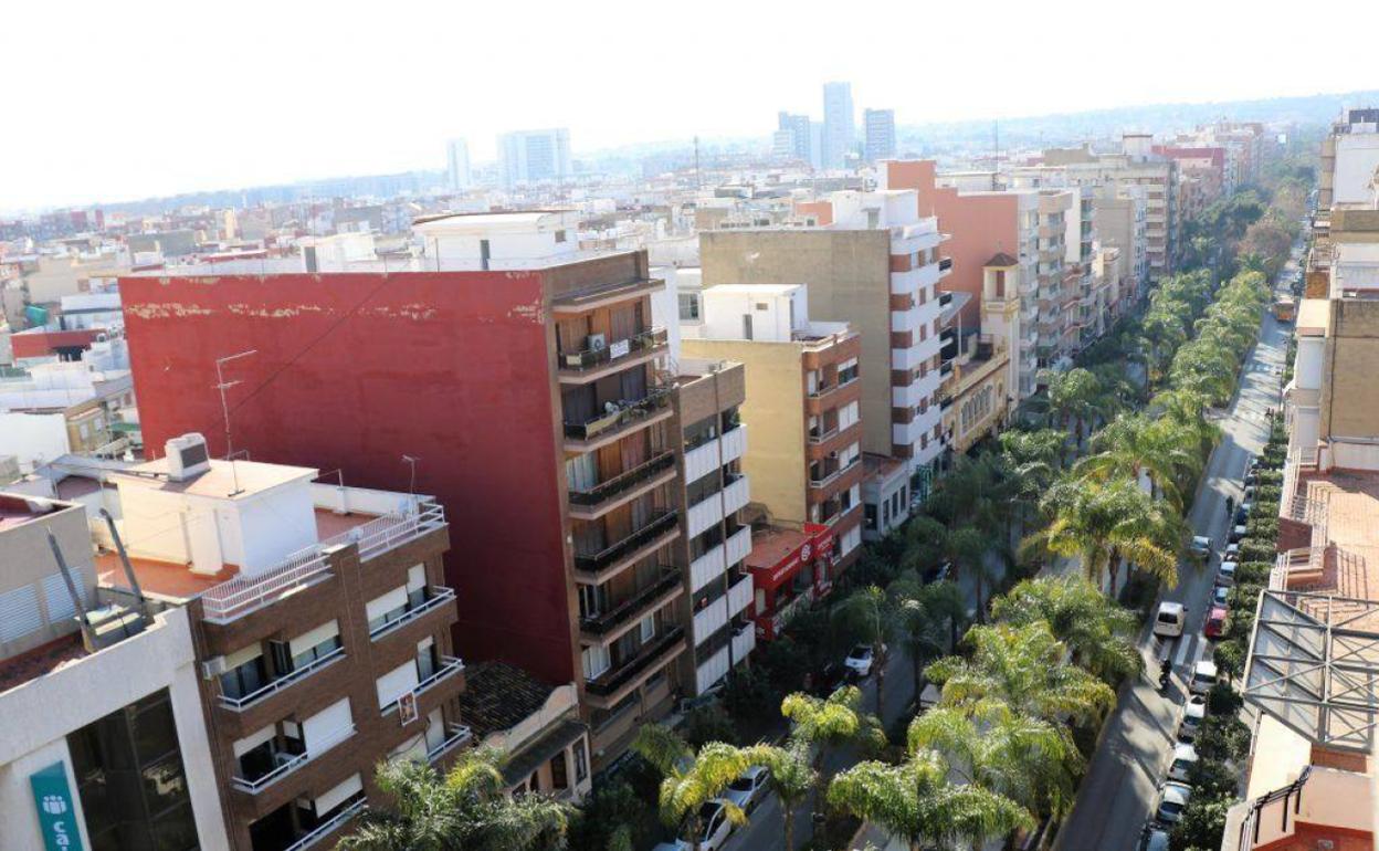 La avenida al Vedat de Torrent , una de las arterias de la ciudad. 