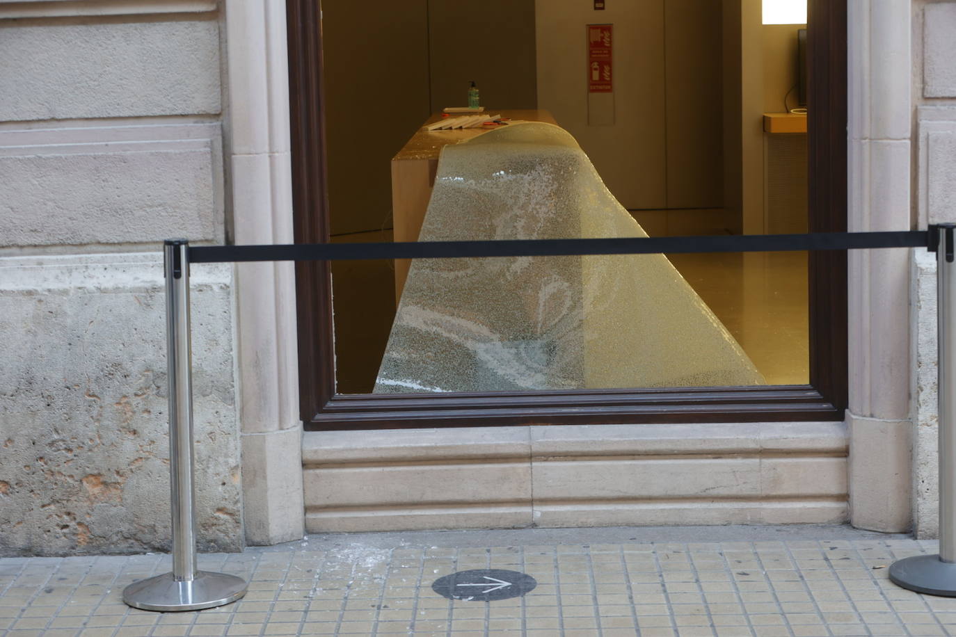 Fotos: Así ha quedado la tienda Apple en el centro de Valencia tras el atraco