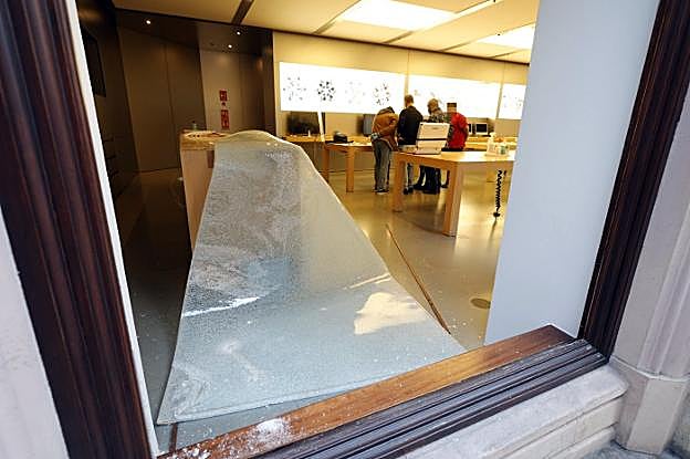 Otro robo de película en el centro: atracan la tienda de Apple