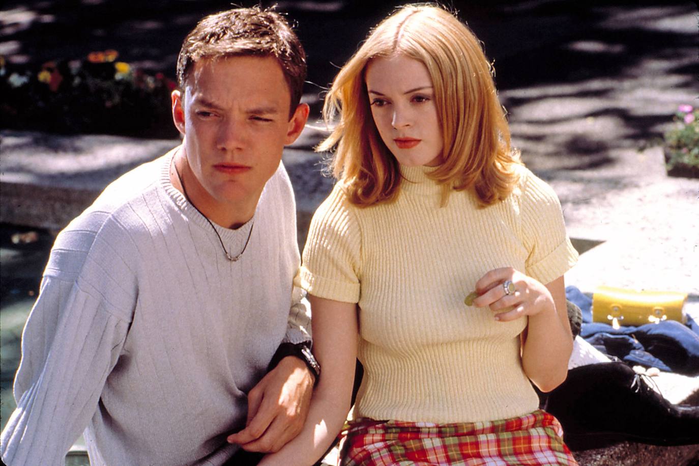 El actor Matthew Lillard interpretó a Stu Macher y la actriz Rose McGowan a Tatum Riley