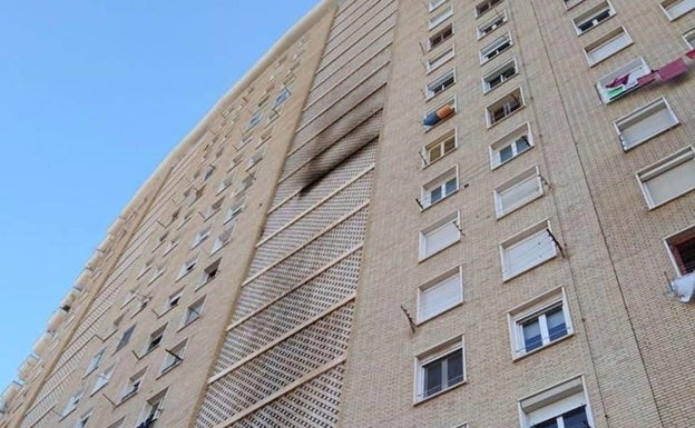 Fachada del edificio La Chicharra donde se ha producido el incendio. 