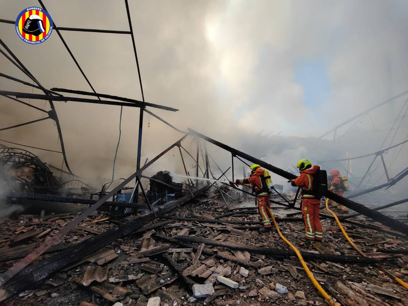 Fotos: Incendio en una nave en Aldaia