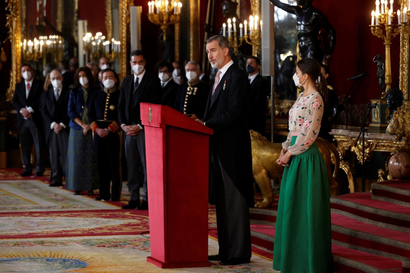 Fotos: Look de Letizia que rescata un espectacular look floral de gala de doña Sofía