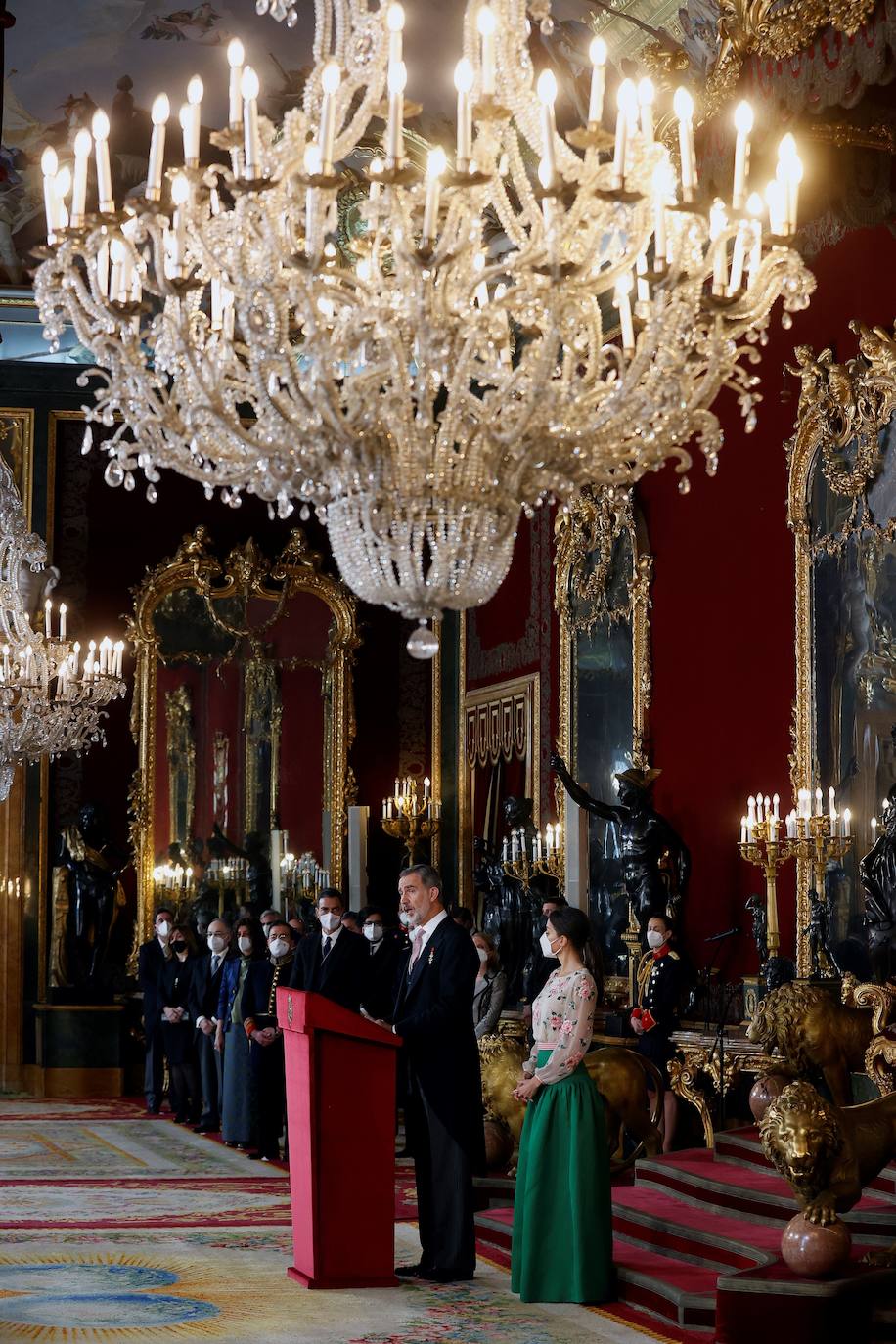 Fotos: Look de Letizia que rescata un espectacular look floral de gala de doña Sofía