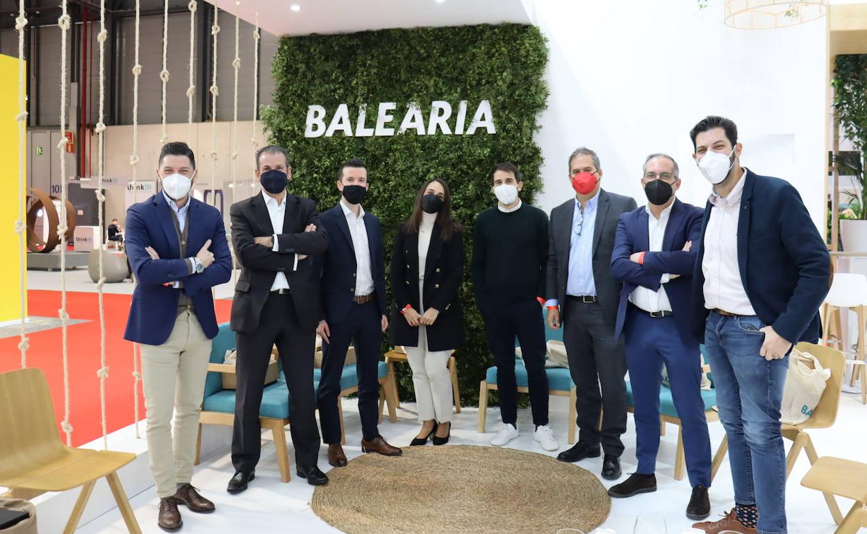 Los participantes en la mesa redonda sobre digitalización que ha organizado Baleària en Fitur. 