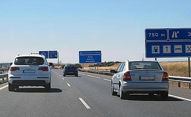 Cómo saber si guardo la separación adecuada con el coche de delante