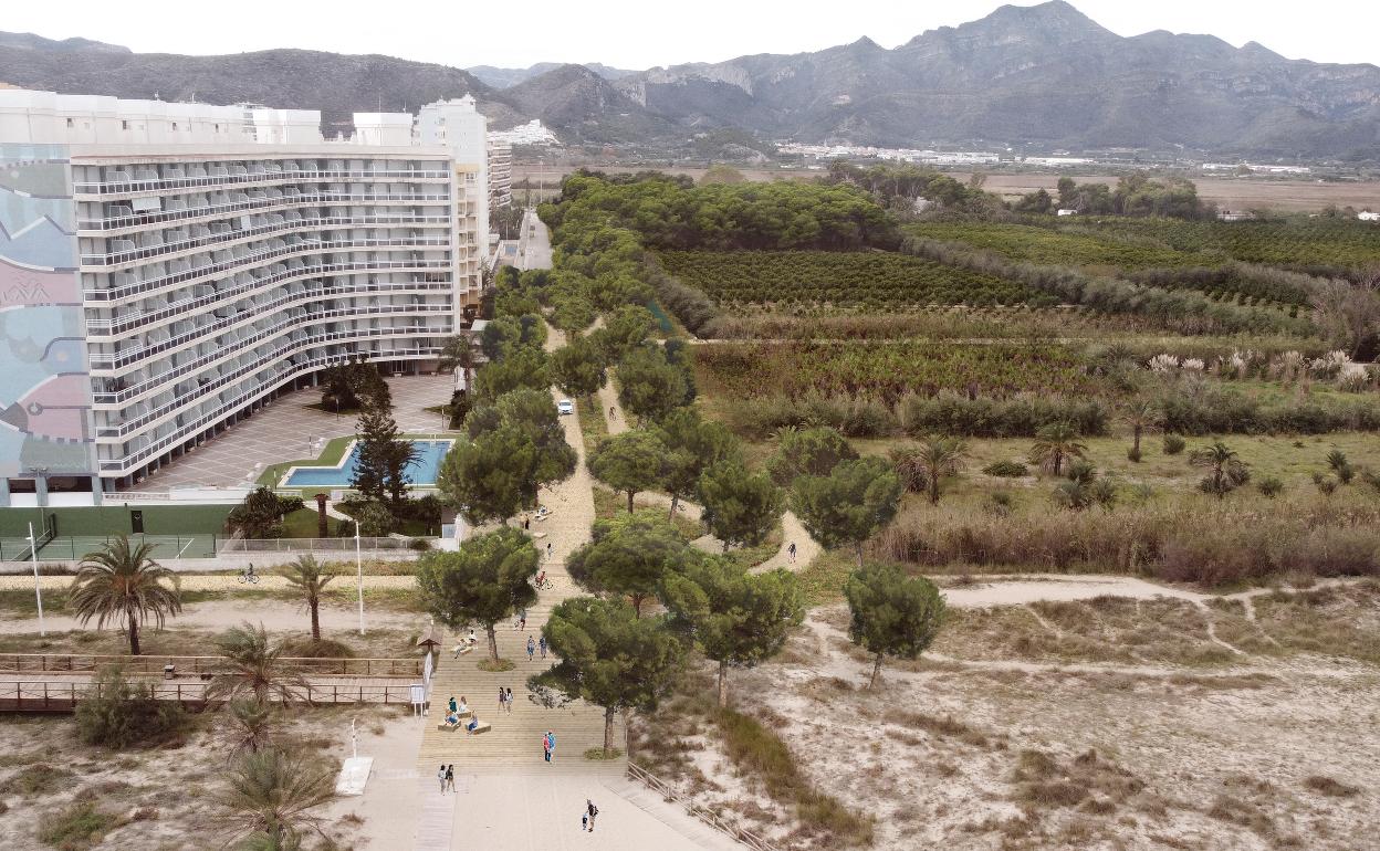 Unión de la playa de Gandia con l'Auir, con nueva zona verde en la calle Ribera Baixa. 