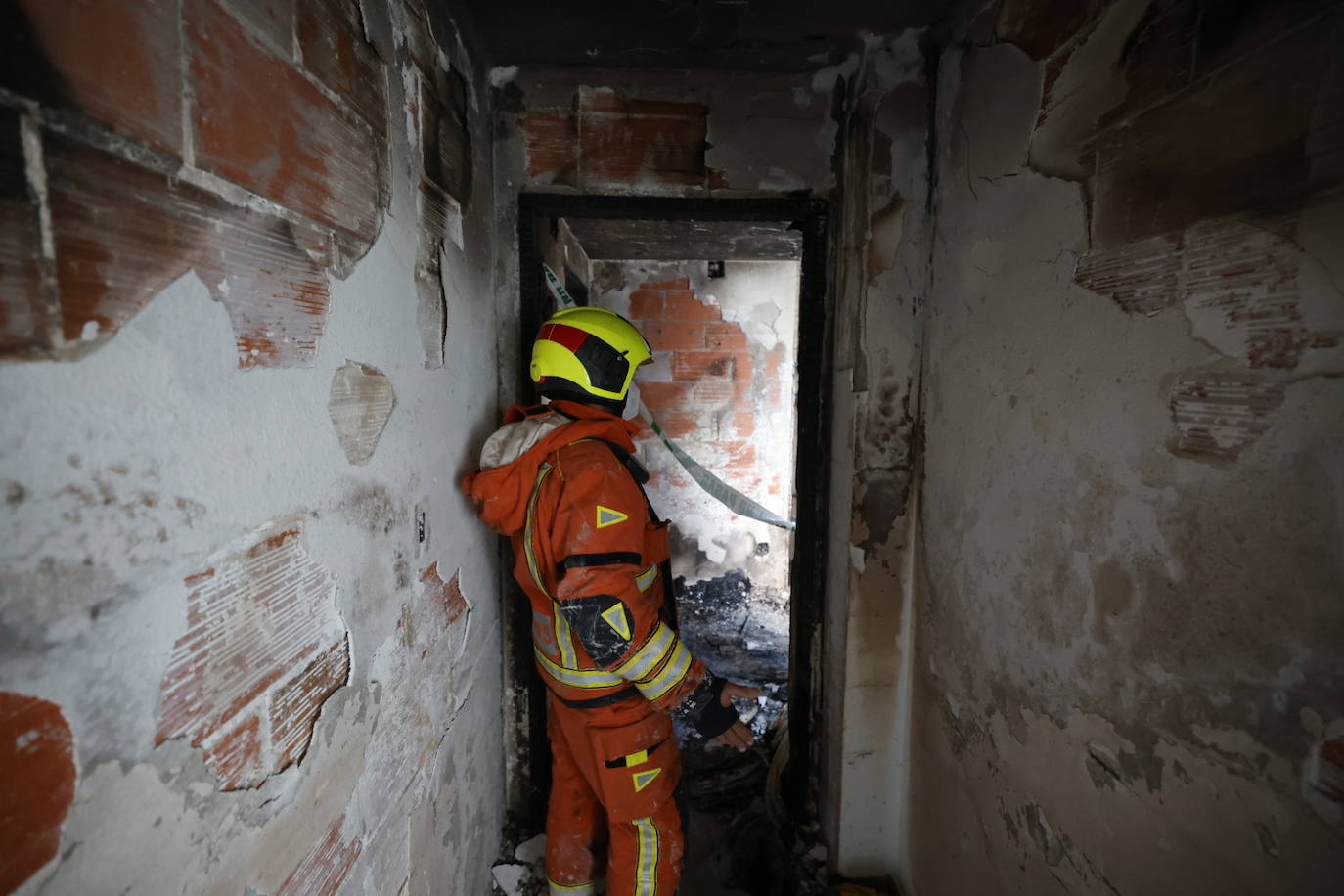 Fotos: Una mujer y su hijo fallecen en un incendio en Moncada