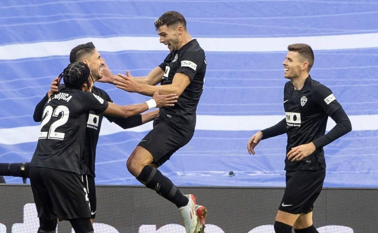 Boyé celebra el tanto anotado ante el Real Madrid con sus compañeros. 