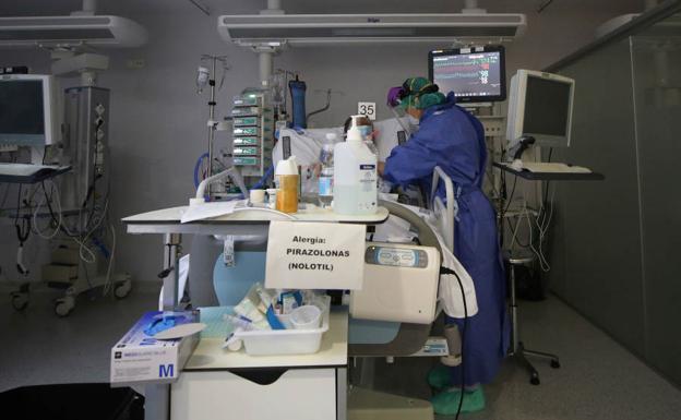 La falta de seguro obliga a Sanidad a hacer frente a un pago millonario a médicos por el Covid