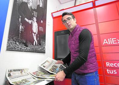 Imagen secundaria 1 - Comercios. Caridad, propietaria de una zapatería en el barrio de San Isidro, es también vecina de la zona. | Herederos. Alberto, dueño del estanco, sigue en el barrio donde han vivido cinco generaciones. | Toda la vida. Domingo, el propietario de una ferreteria del barrio. 