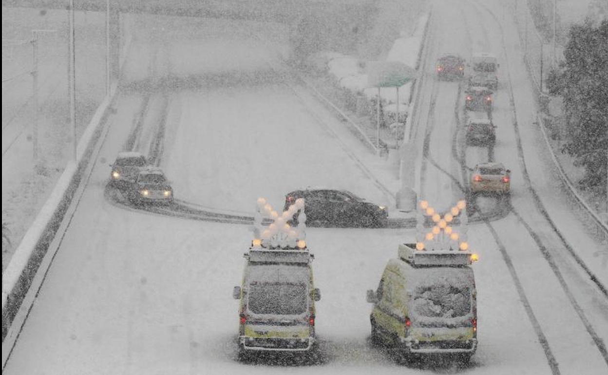 Atenas, bajo la nieve.