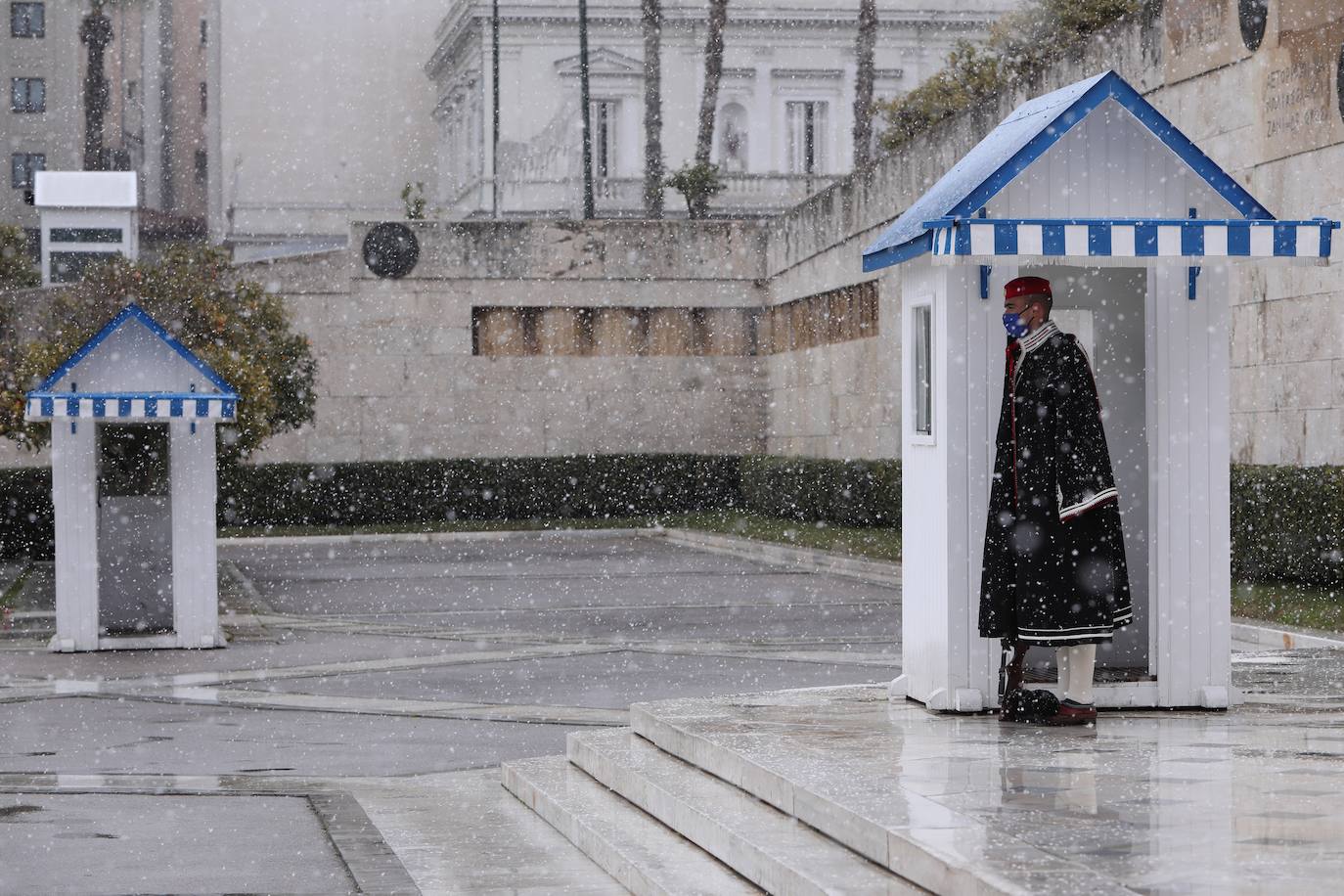 Nieve en Atenas provocada por la borrasca Elpis. 