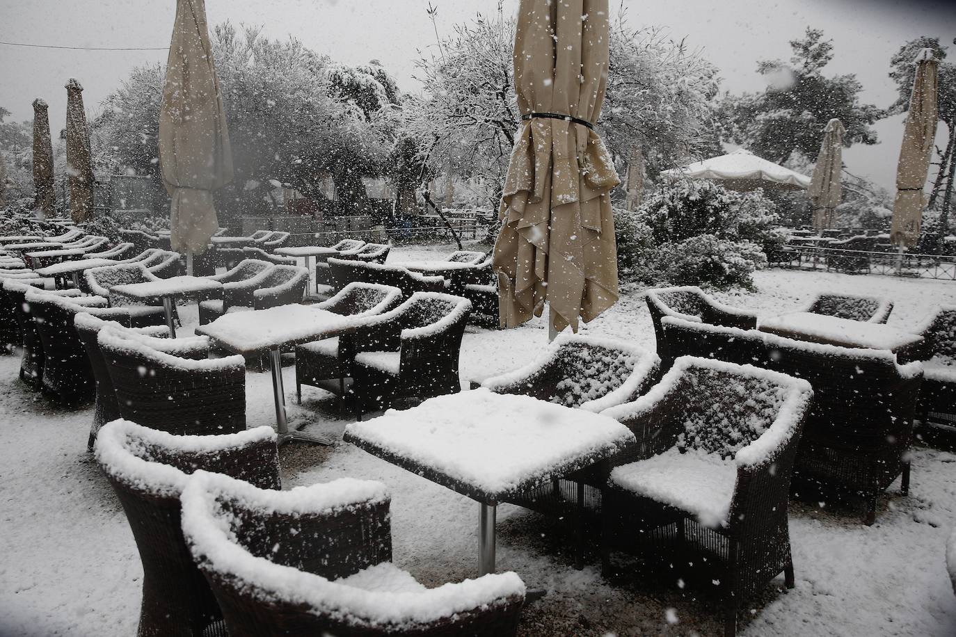 Nieve en Atenas provocada por la borrasca Elpis. 