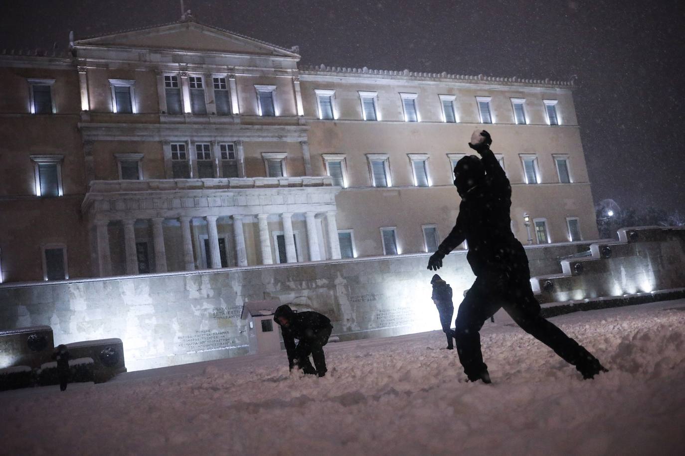 Nieve en Atenas provocada por la borrasca Elpis. 