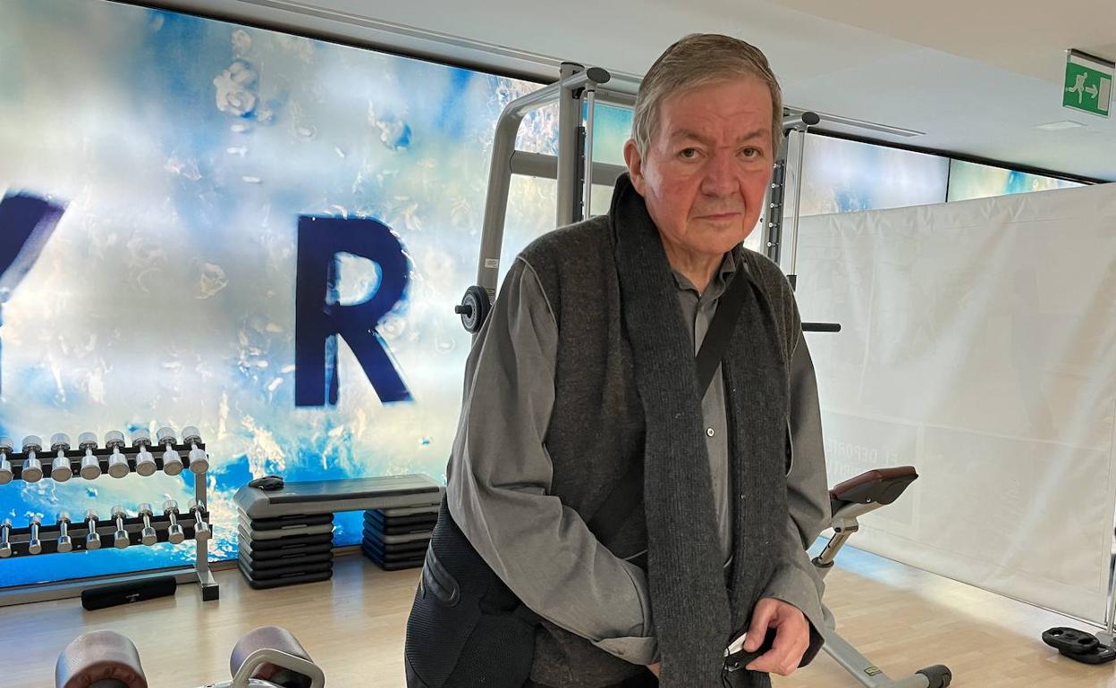 Carlos Meri, en el gimnasio donde acude a entrenar seis veces a la semana. 