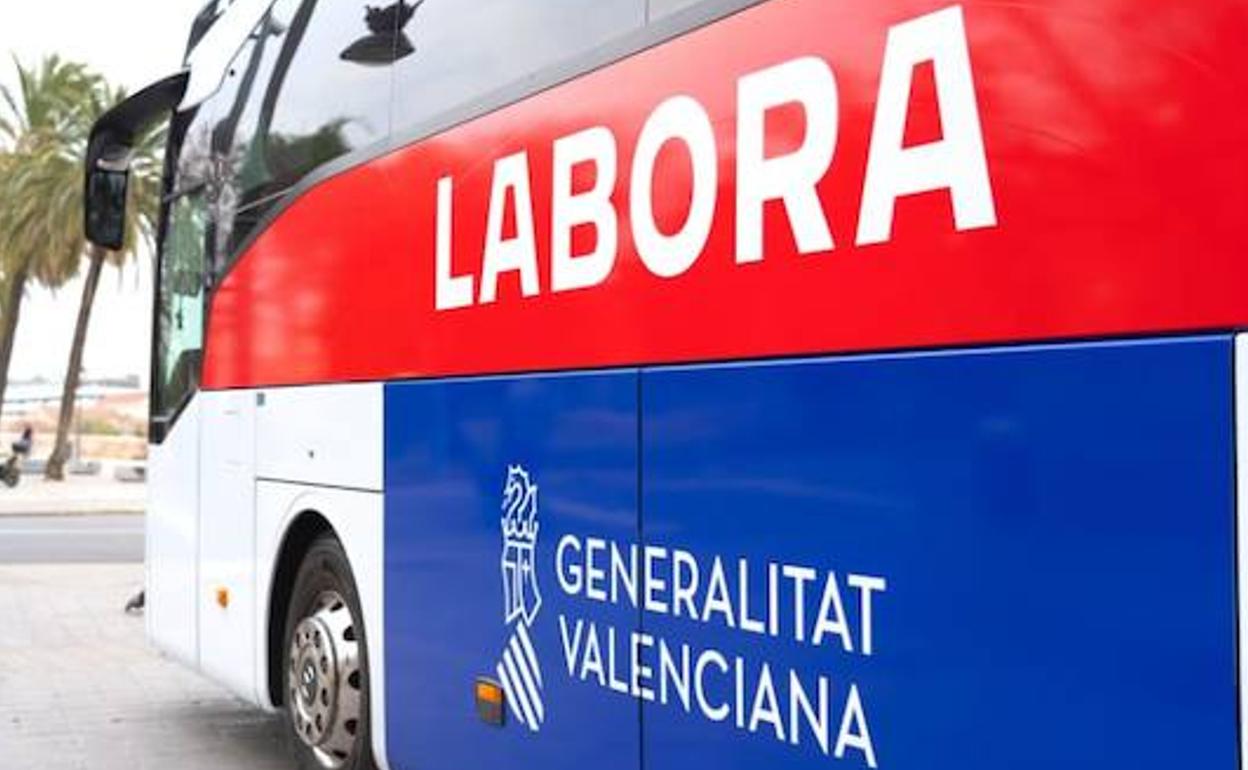 Un Punto Móvil del Servicio Valenciano de Empleo y Formación. 