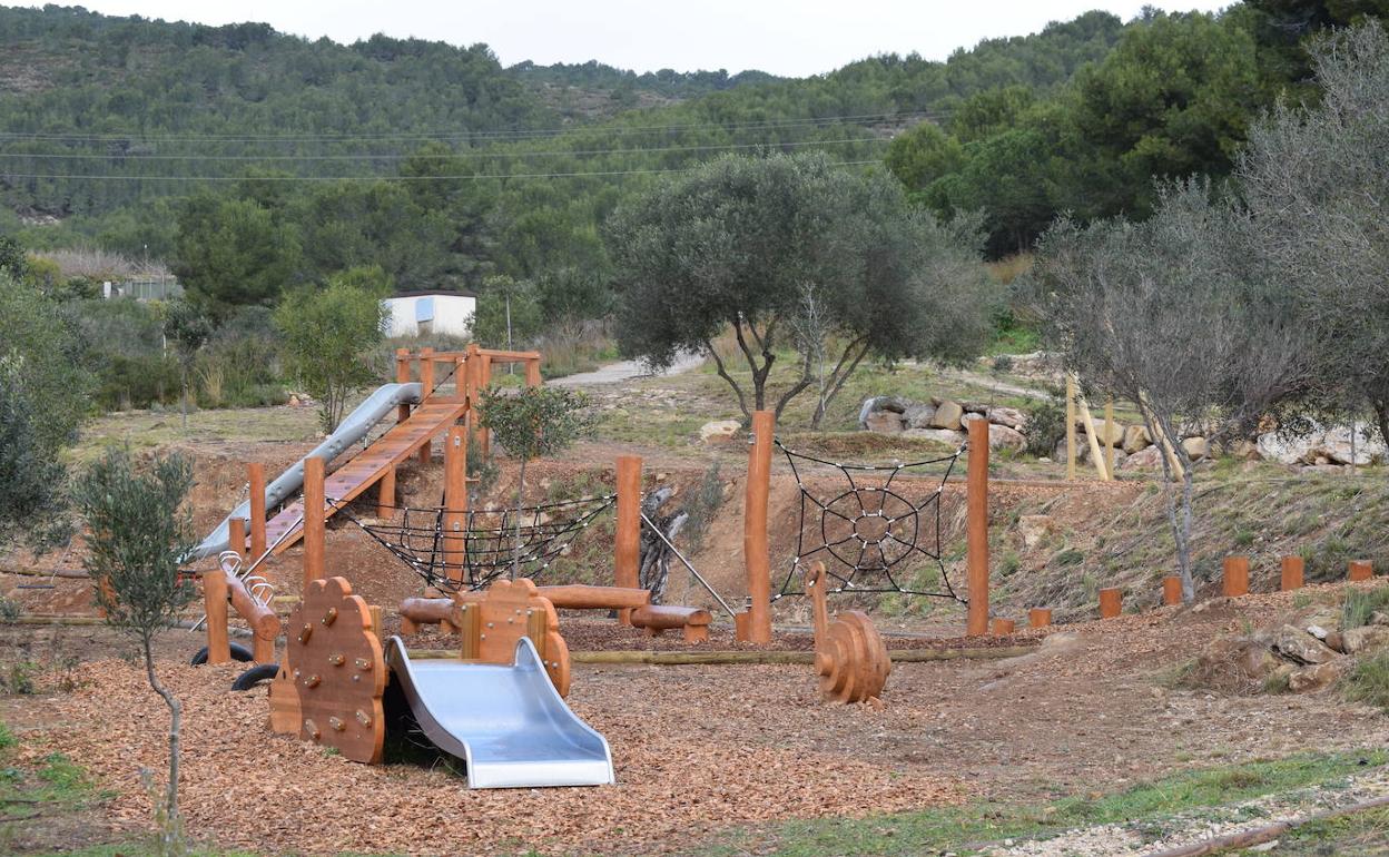 Varios de los elementos instalados en el parque de la zona verde de Les Fonts, en Benitatxell. 