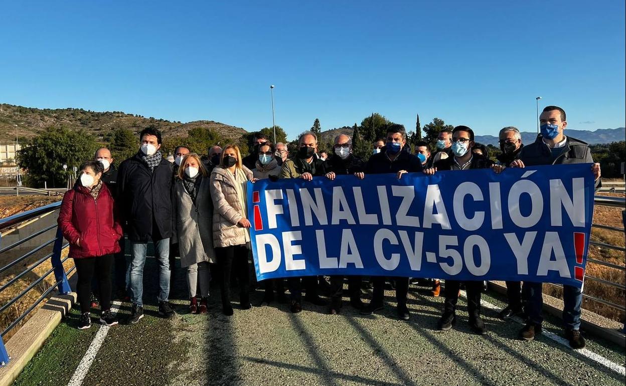 Autoridades populares presentes en el acto de protesta. 