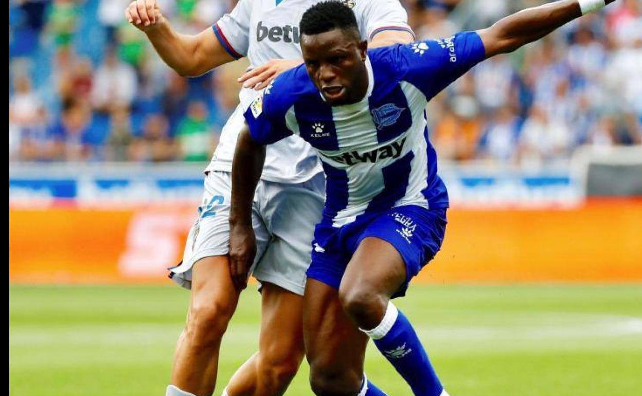 Wakaso en su etapa en el Alavés