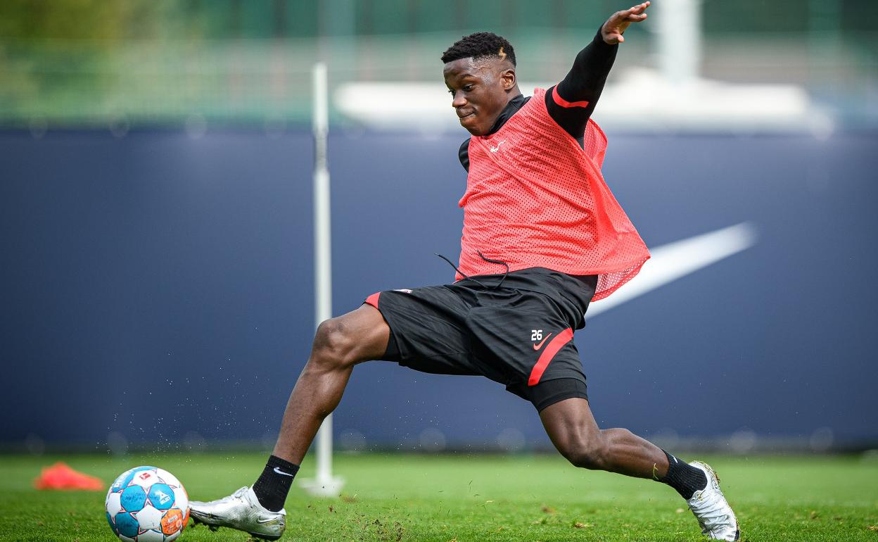 Ilaix Moriba, durante una sesión de entrenamiento con el RB Leipzig. 