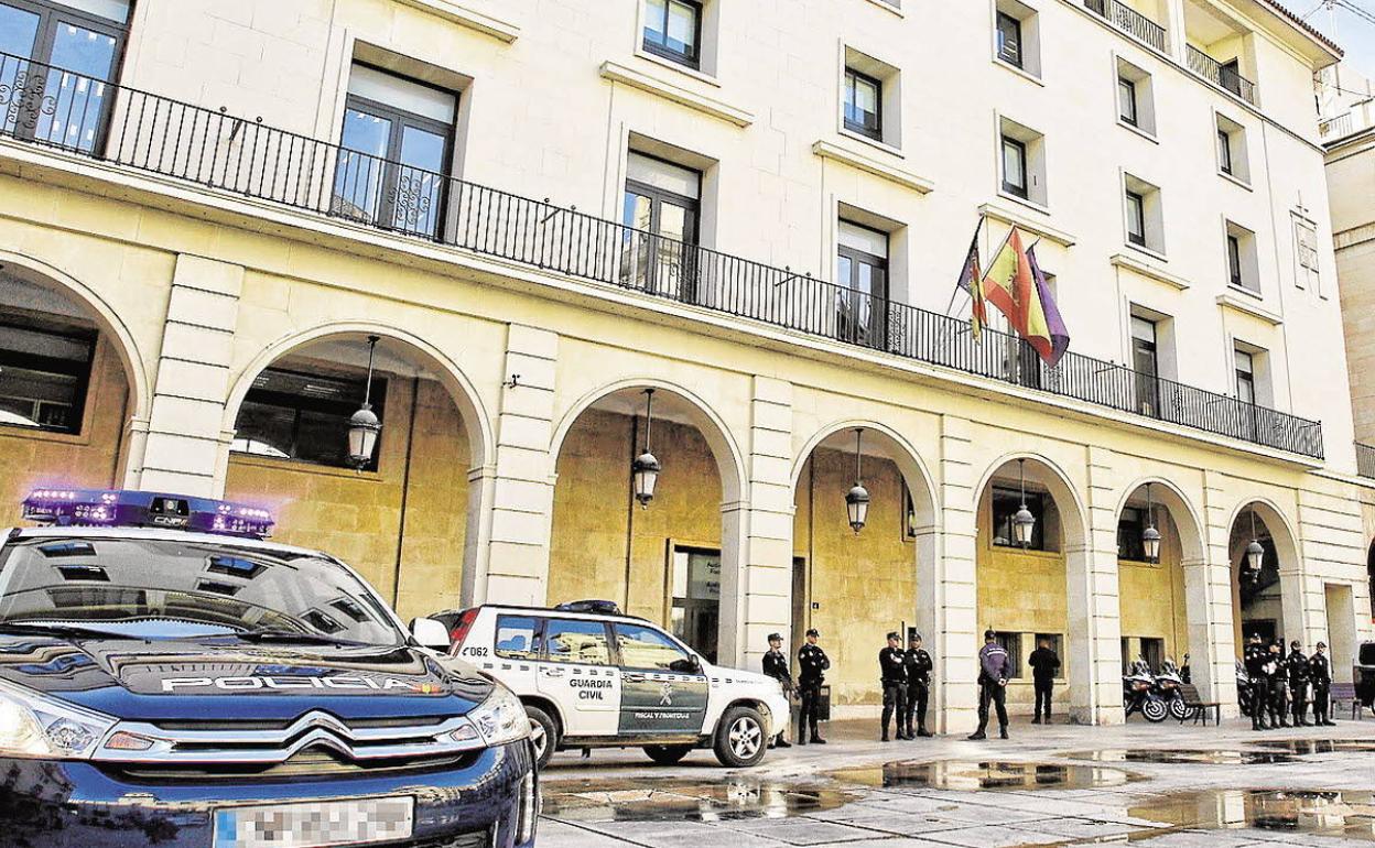 La Audiencia Provincial de Alicante. 