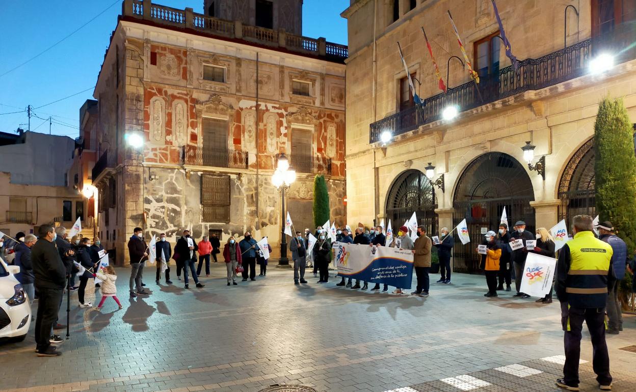 La movilización tuvo lugar a las puertas del consistorio. 