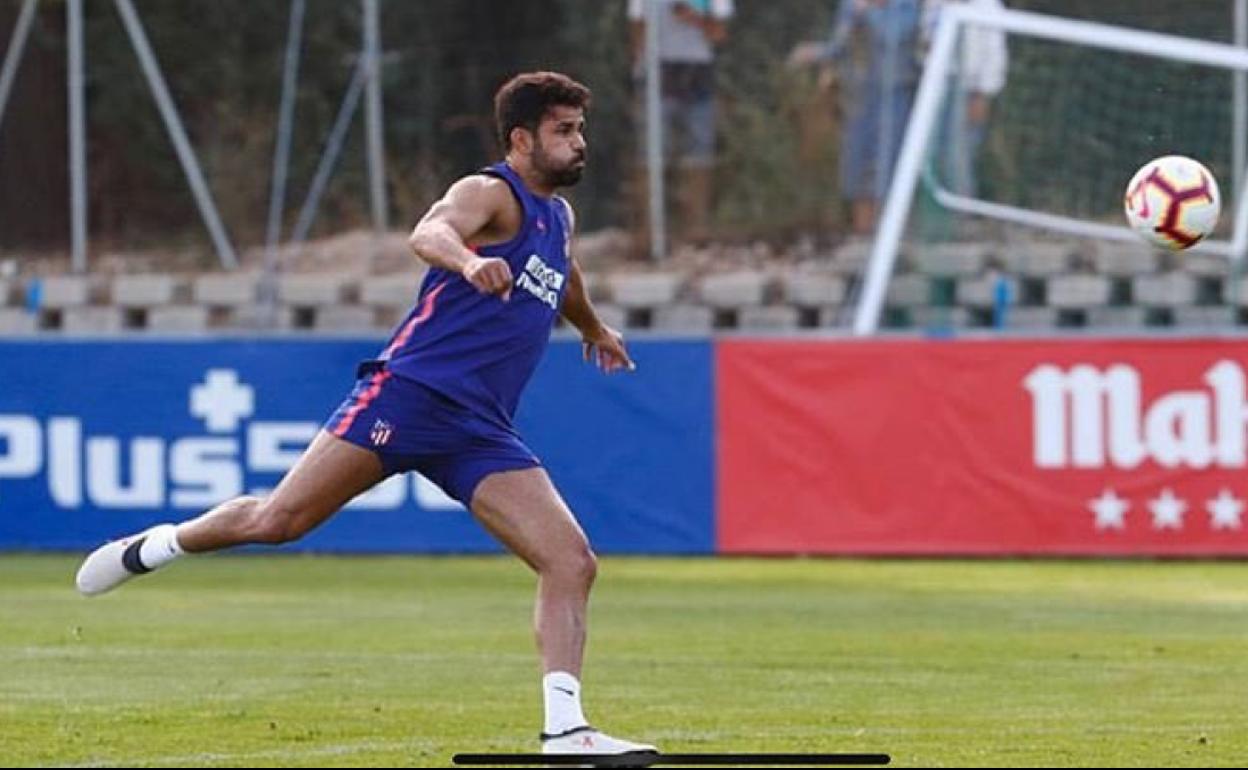 Diego Costa, durante una sesión de entrenamiento con el Atlético de Madrid. 